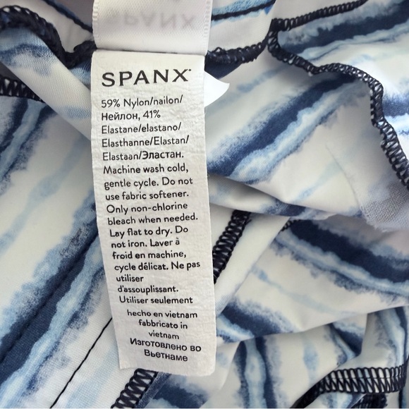 Spanx Sunshine 4” Striped Shorts S | Blue White - Picture 6 of 7